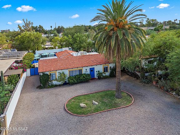 3rd image of 3832 E Calle Barcelona