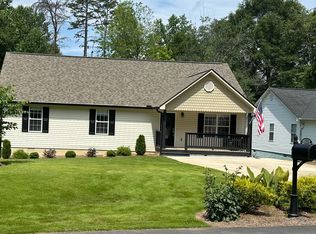 3503 Lakeview Dr, Gainesville, GA 30501