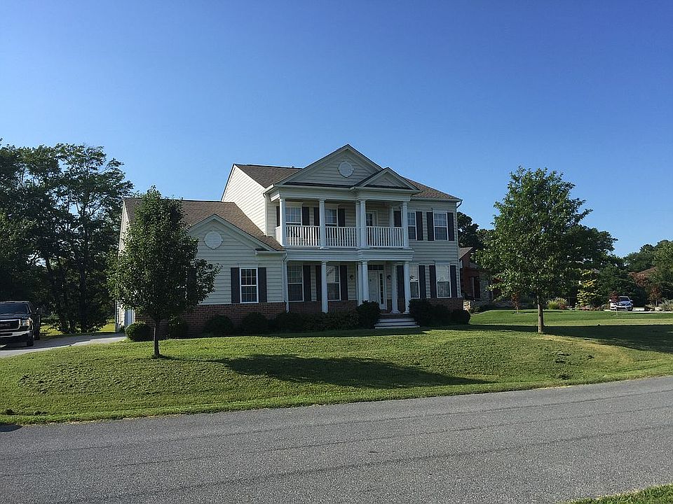 1st image of 76 Glade Cir E