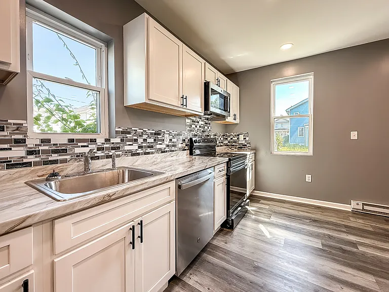 305 Willow St #R — Photo 13