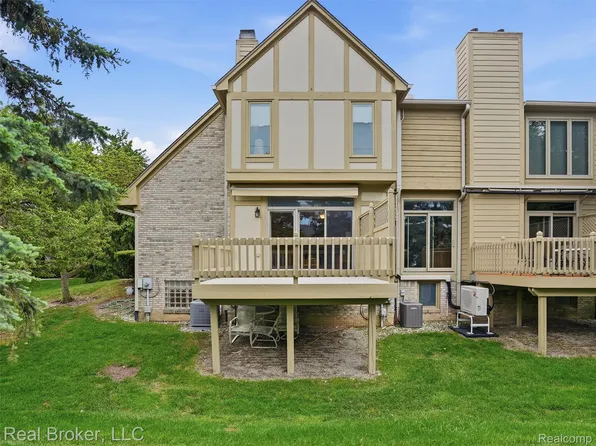 2710 Maitland Dr, Ann Arbor, MI 48105