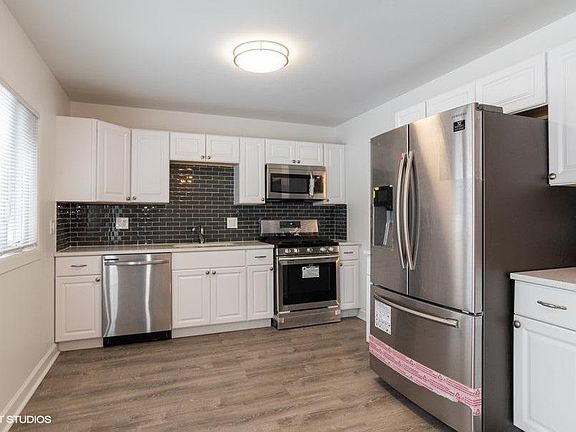 3rd image of 3845 Seaview Dr