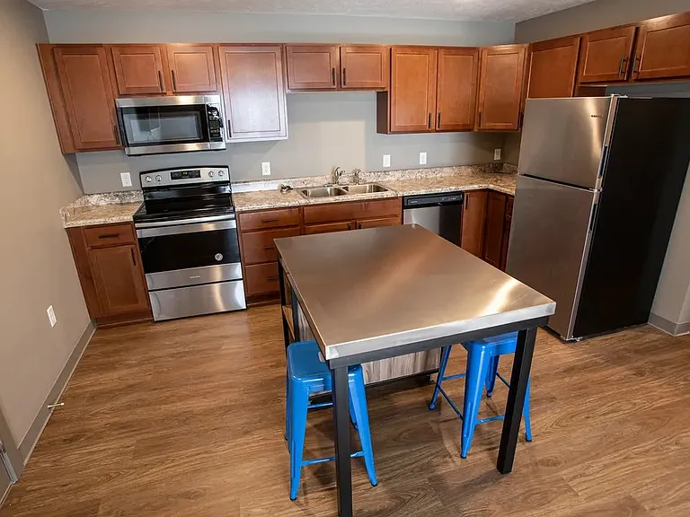 8 Lincoln St #102 — Photo 2