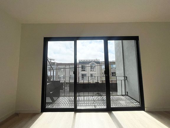 5th image of 342 24th Ave APT 201