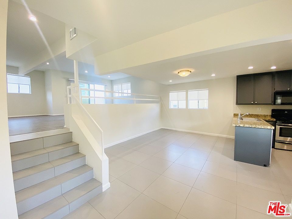 1st image of 1037 Bay St #4