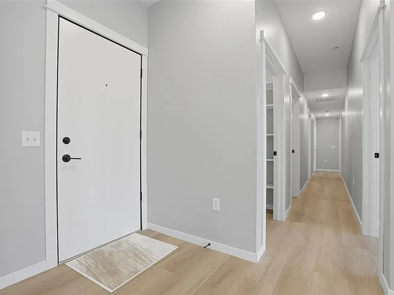 300 S Clinton St — Photo 15