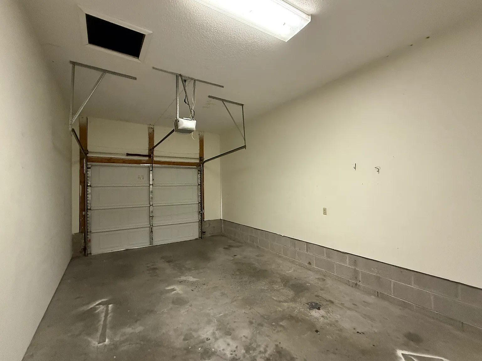 2 bed, 900 sqft, $800 — Photo 3