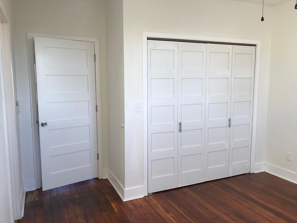 1st image of 109 E Lexington Ave