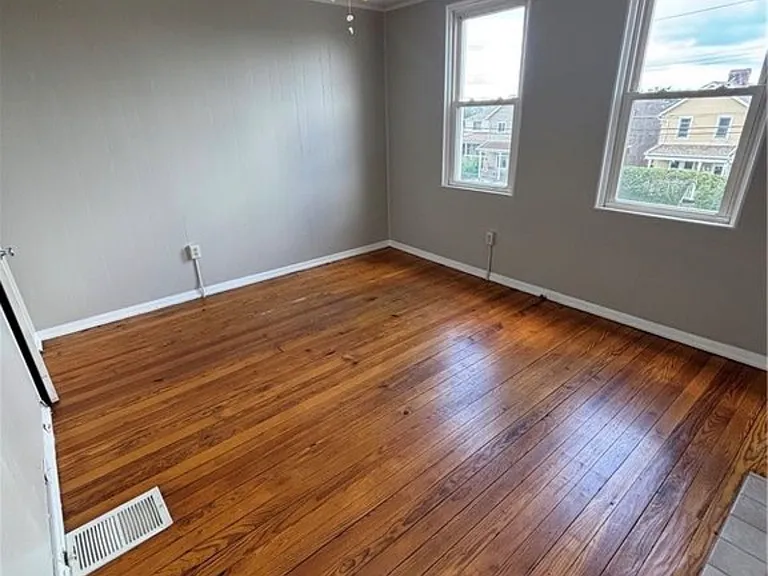 4243 Gladstone St — Photo 16