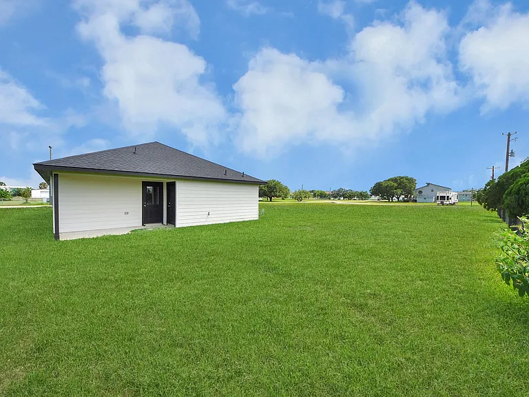 688 Swallow Dr — Photo 10