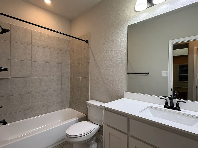 1717 Victoria Dr — Photo 28