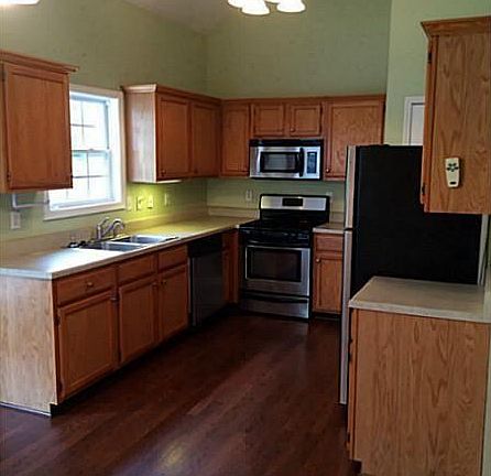4th image of 125 Lexington Parke Dr
