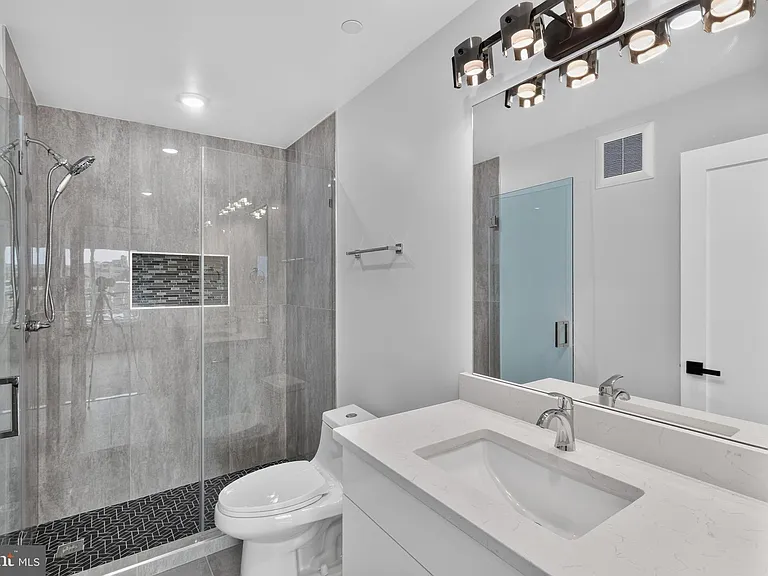 1650 Columbia Rd NW #201 — Photo 6