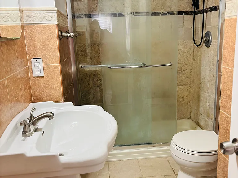 146 Westbury Ave — Photo 9
