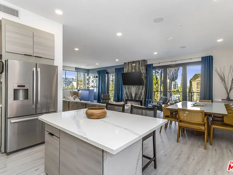 137 N Doheny Dr #3 — Photo 9
