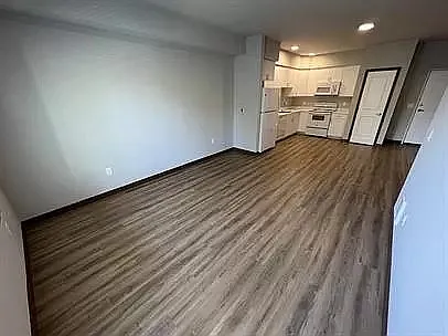 Lake Drive Apartments — Photo 6