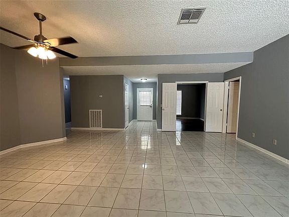 5th image of 3319 Green Fields Dr