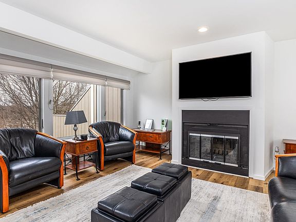 5th image of 129 Plum Cove Dr