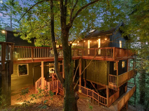 4048 SW Hewett Blvd, Portland, OR 97221