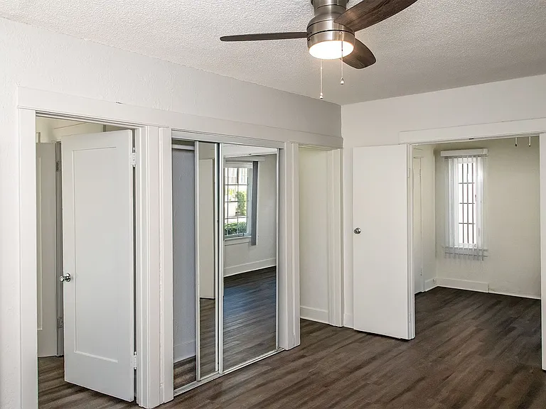 1109 N Lake Ave — Photo 3