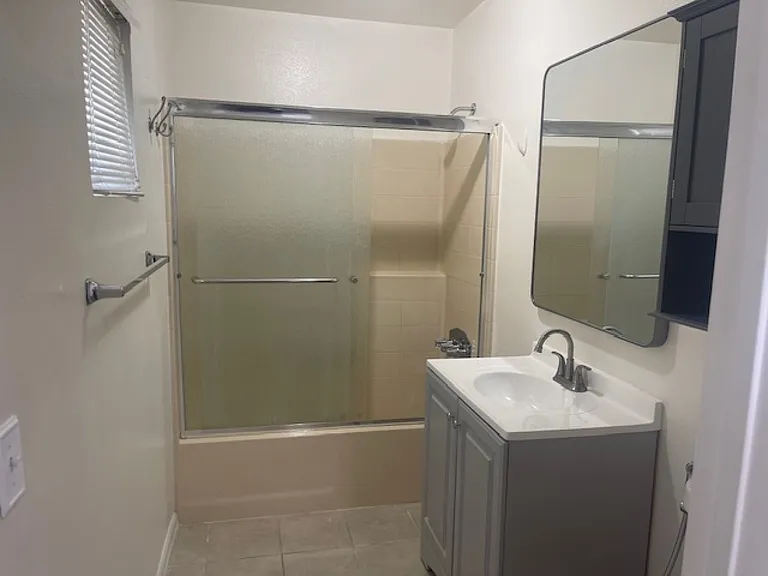 10539 Tinker Ave — Photo 4