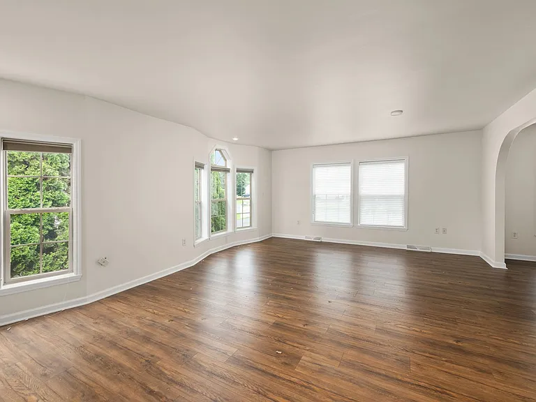 27723 Crozet Dr — Photo 4