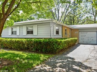 1934 N Maple Ln, Arlington Heights, IL 60004