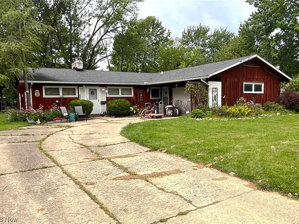 1st image of 443 Woodlawn Cir