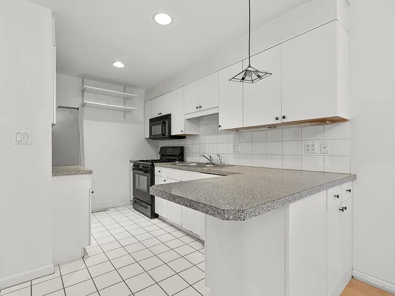 869 Orange St #7W — Photo 4