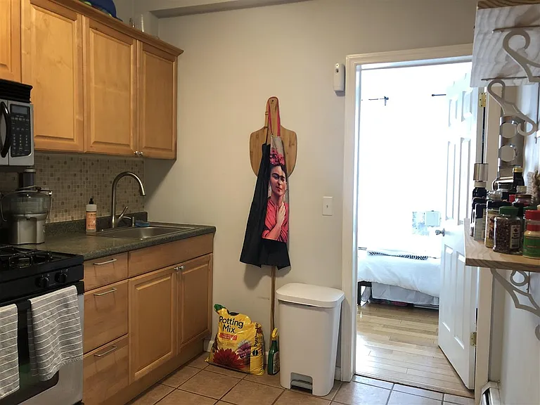 466 Monmouth St #2R — Photo 11