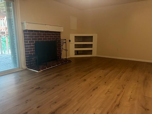 5th image of 3209 Foothill St