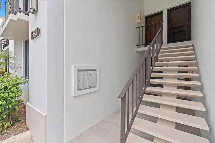 1630 S Ocean Ln — Photo 4