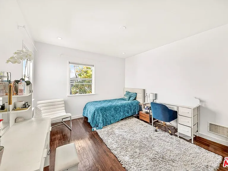 9928 Robbins Dr — Photo 35