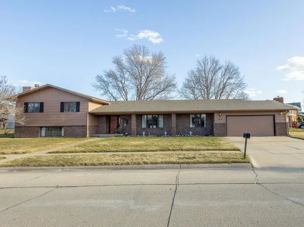 2963 Pershing Rd, Columbus, NE 68601