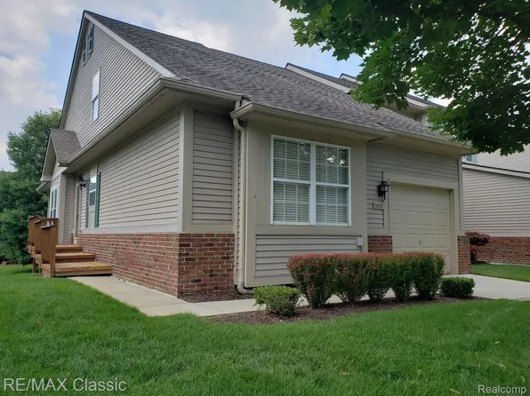 31137 Centennial Dr, Novi, MI 48377
