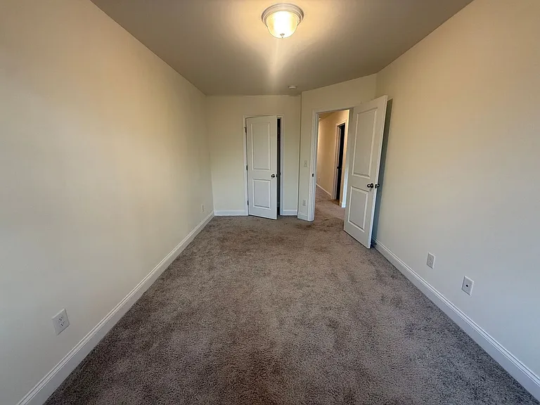 1424 Crest Creek Ct — Photo 24