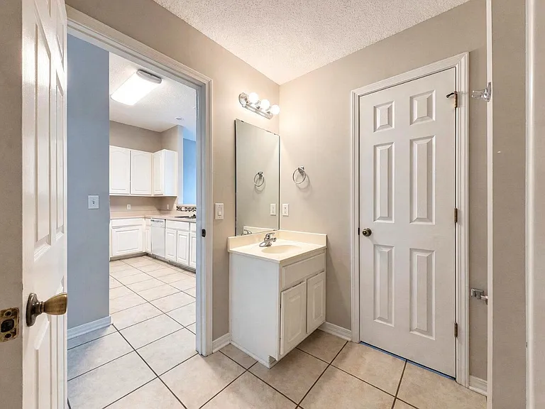 697 Ferguson Dr — Photo 13