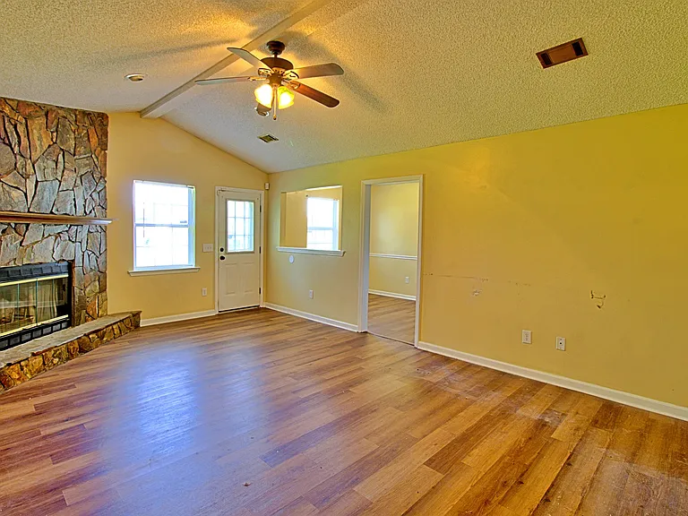 205 Tempest Ln — Photo 6