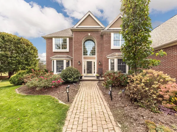 4977 Saint Annes Ct, Ann Arbor, MI 48103