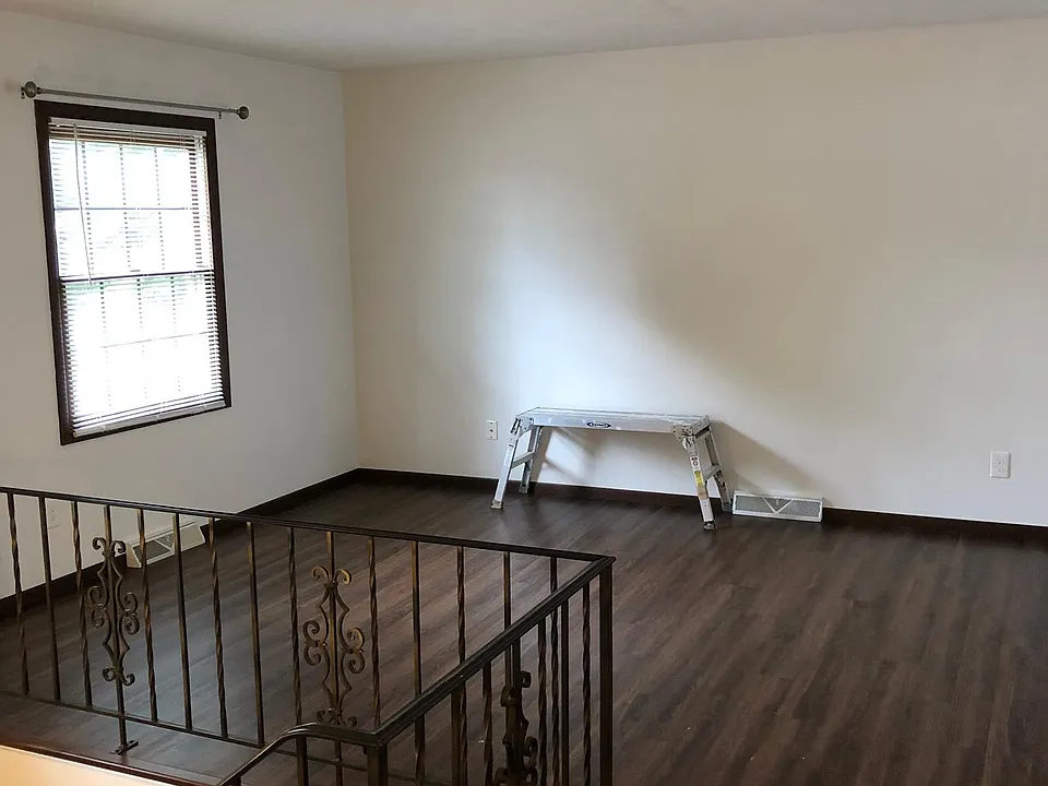 616 Orchard Ave NE