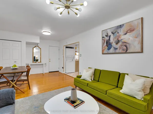 2 Vineland Ave #15, Hamilton, ON L8M 1R4