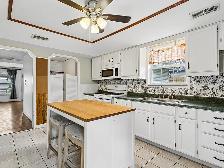 1023 Highland Ave — Photo 7
