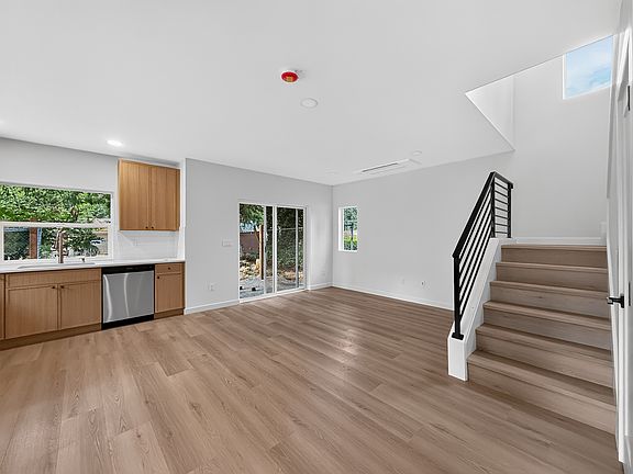 5th image of 328 NE 125th St