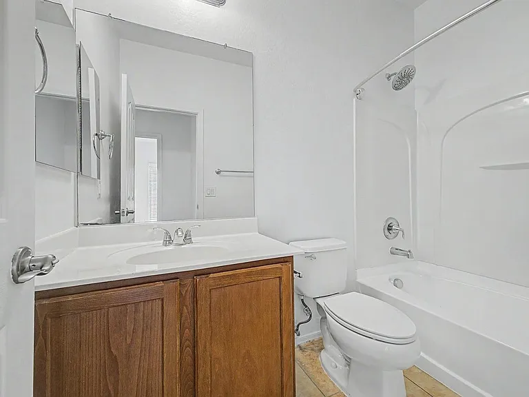 10775 W Washington St — Photo 16