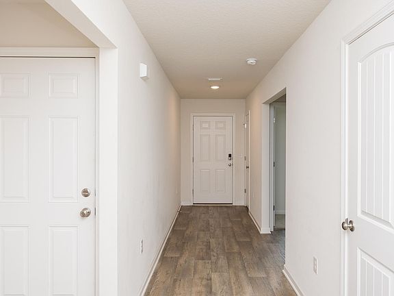 3rd image of 5858 Blackhorse Cir