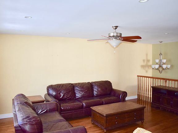 4th image of 16 Redgrave Ave