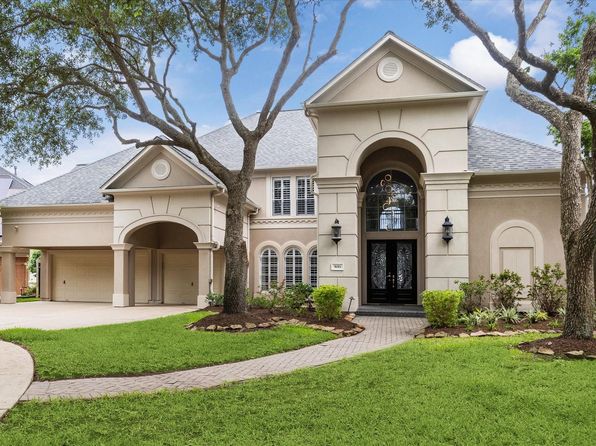 5011 Regency Dr, Sugar Land, TX 77479