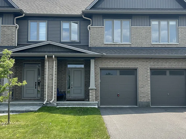 505 Manhattan Ct — Photo 2