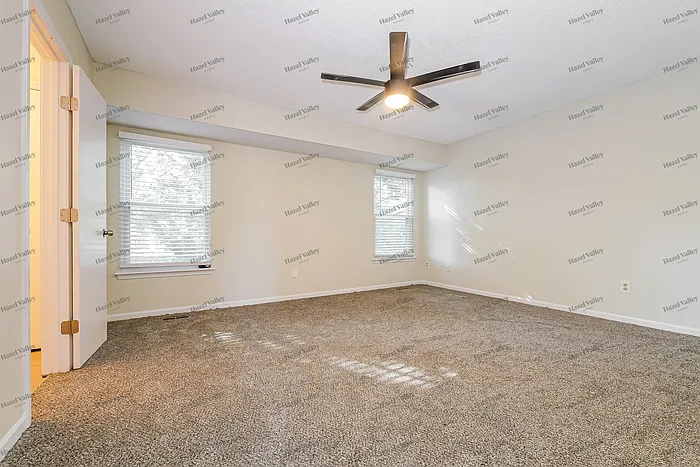 532 NE Wood Ct — Photo 8