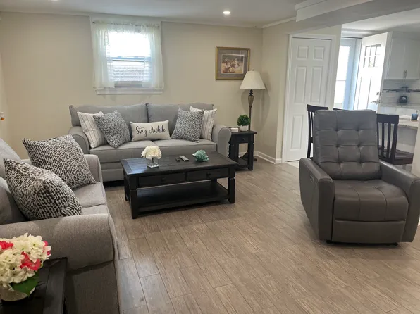 (undisclosed Address), Long Beach, NY 11561